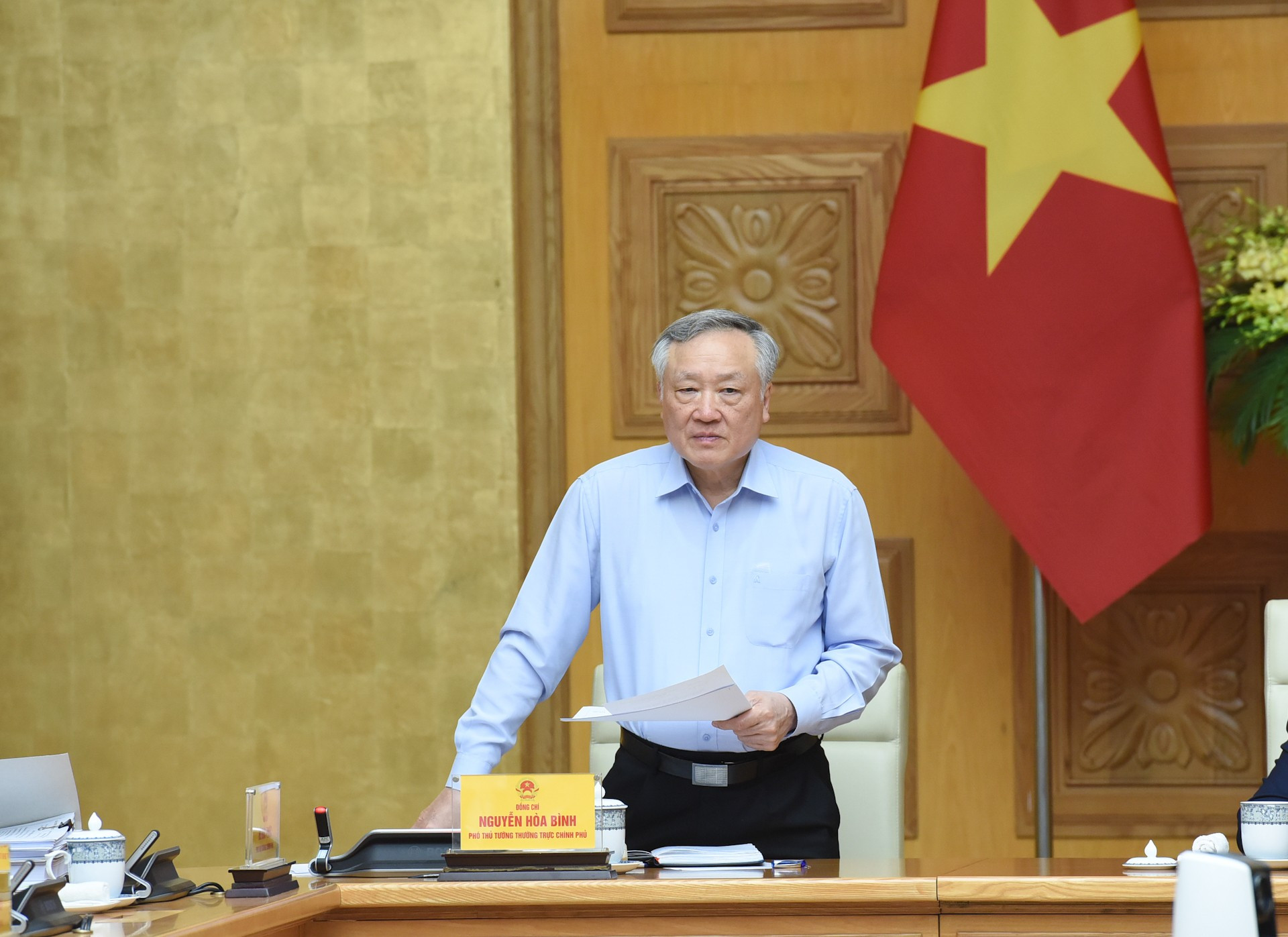 El vice primer ministro permanente, Nguyen Hoa Binh.